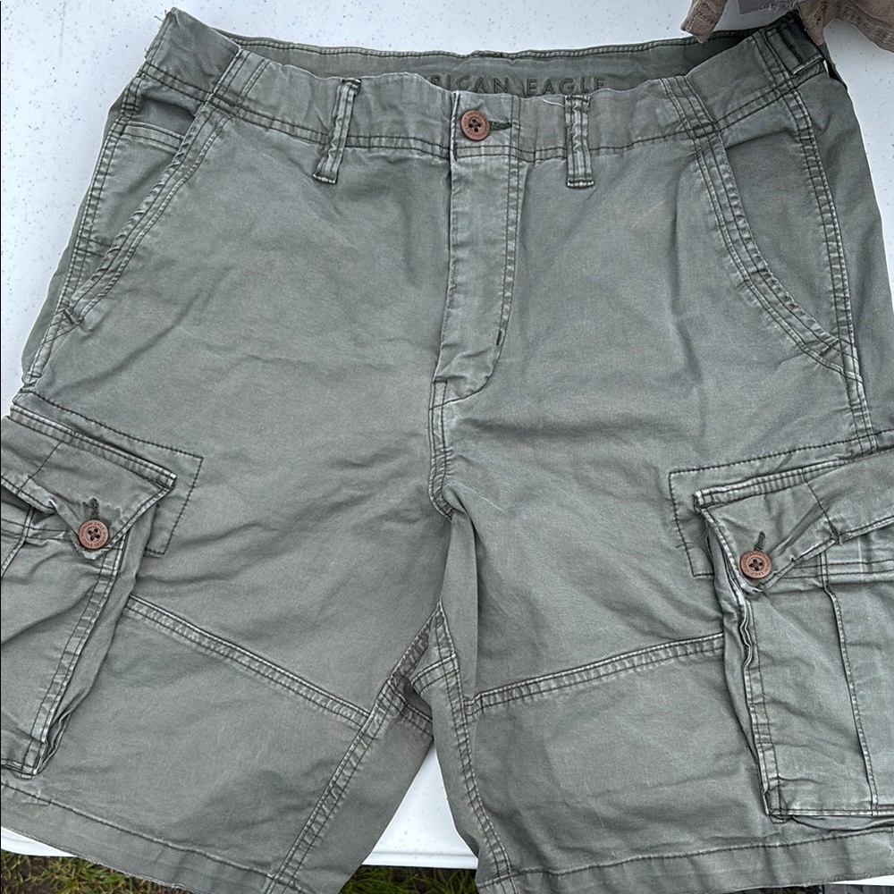 American Eagle Outfitters Olive Cargo Shorts Relaxed Fit